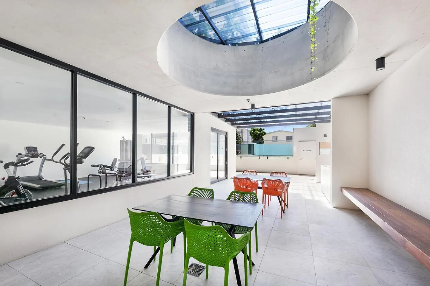 5Th Floor Beachside Ocean View With Wi-Fi, Pool And Gym Gold Coast Australia